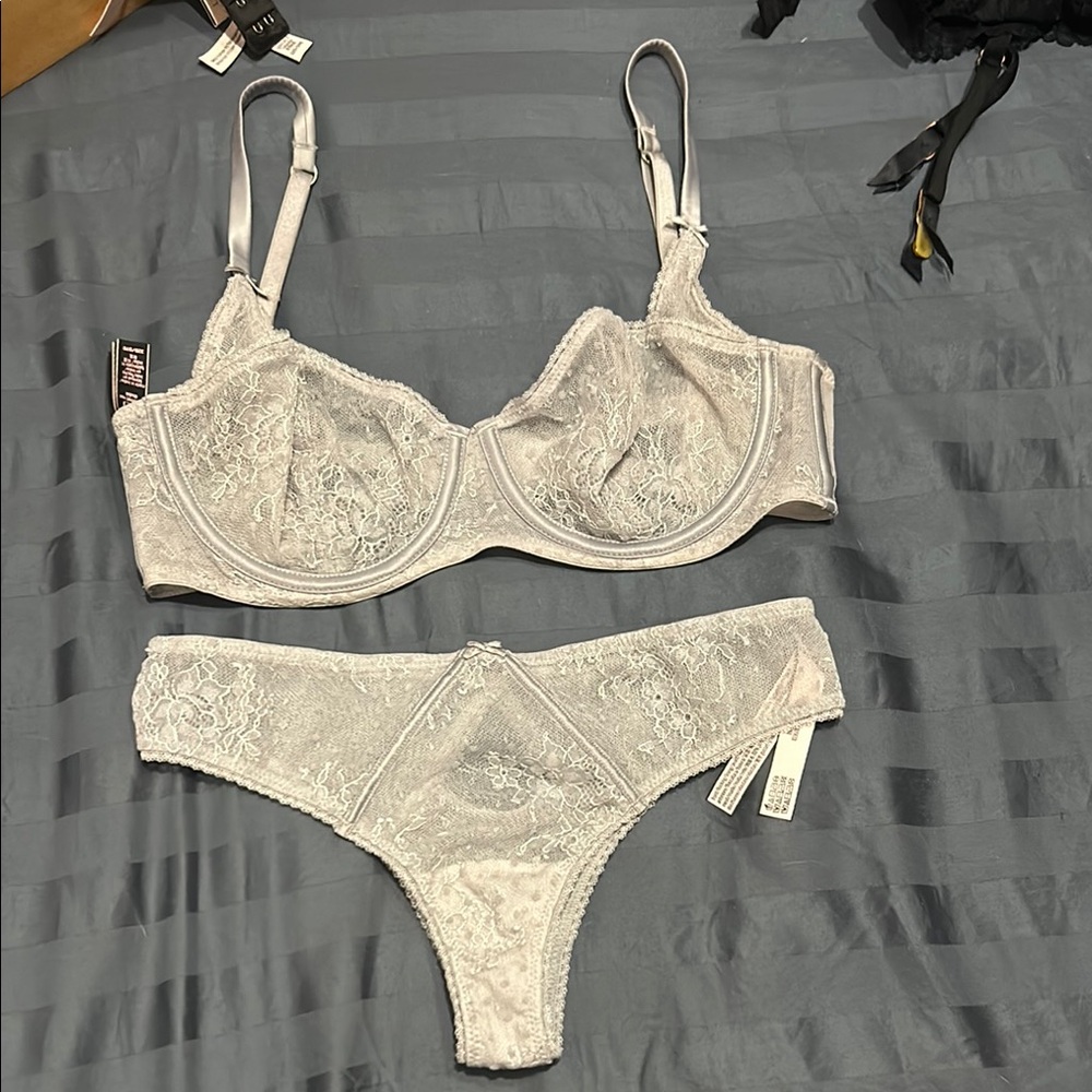 Victoria's Secret Lace Bra and Panty Set in Cream